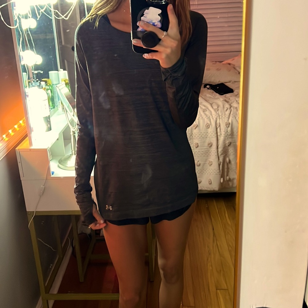 Gray long sleeve under armor shirt